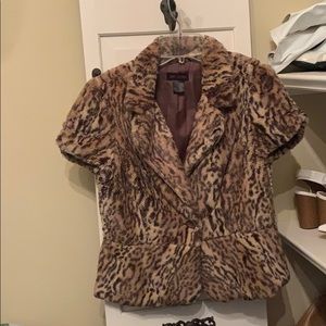 Tiger one button short sleeve jacket jr. size 4.